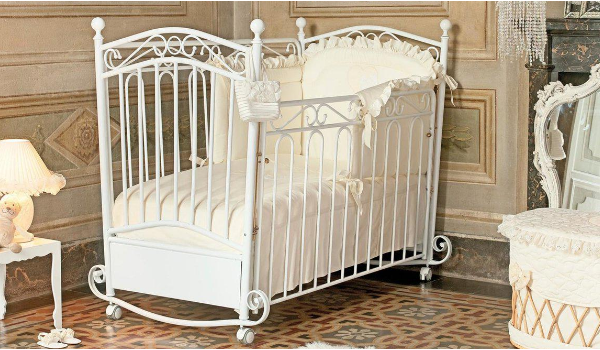 детская кроватка для новорожденного